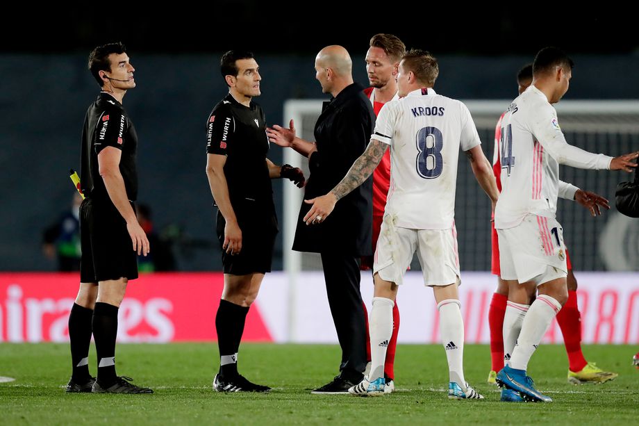 Zidane: “I never talk about refereeing, but today I’m quite annoyed” - Bóng Đá