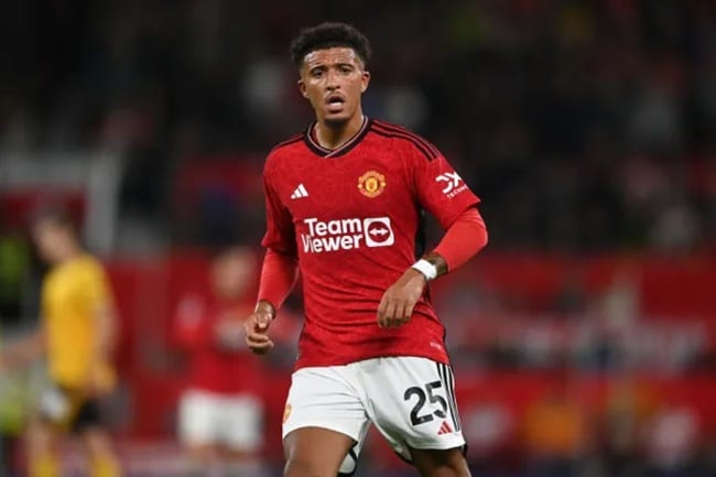 Section of Man Utd squad disagree with Erik ten Hag’s decision to banish Jadon Sancho from squad - Bóng Đá