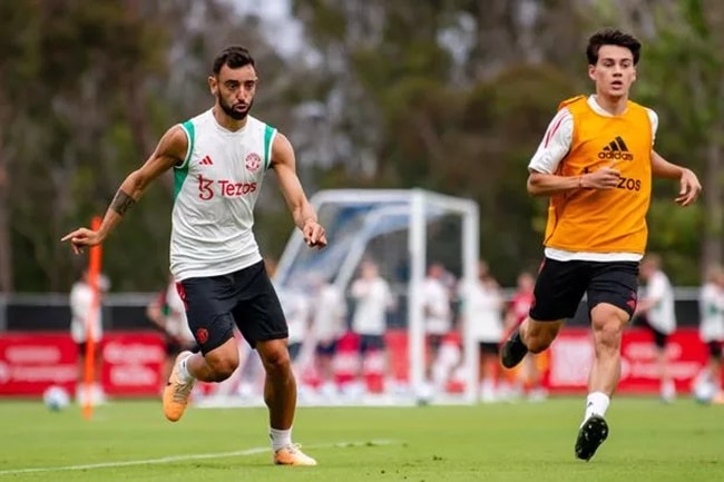 Bruno Fernandes names SEVEN Man Utd players with