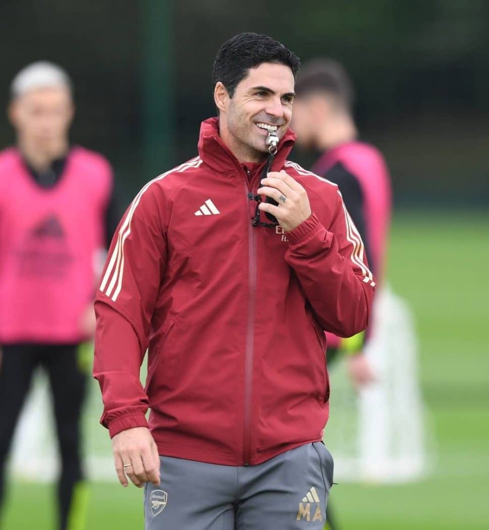 HLV Arteta trên sân tập Colney ngày 27/10, khi cùng Arsenal chuẩn bị cho trận tiếp Sheffield. Ảnh: arsenal.com