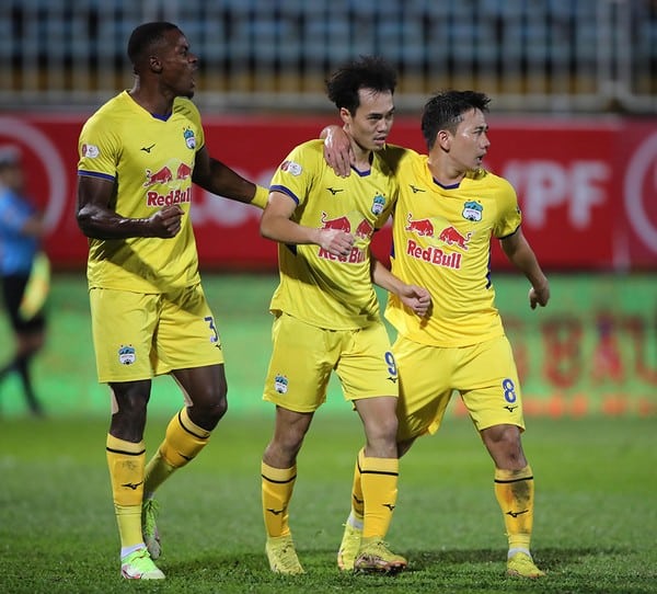 Tổng quan vòng 24 V-League: Kiên trì bám đuổi; Nín thở đợi phép màu - Bóng Đá