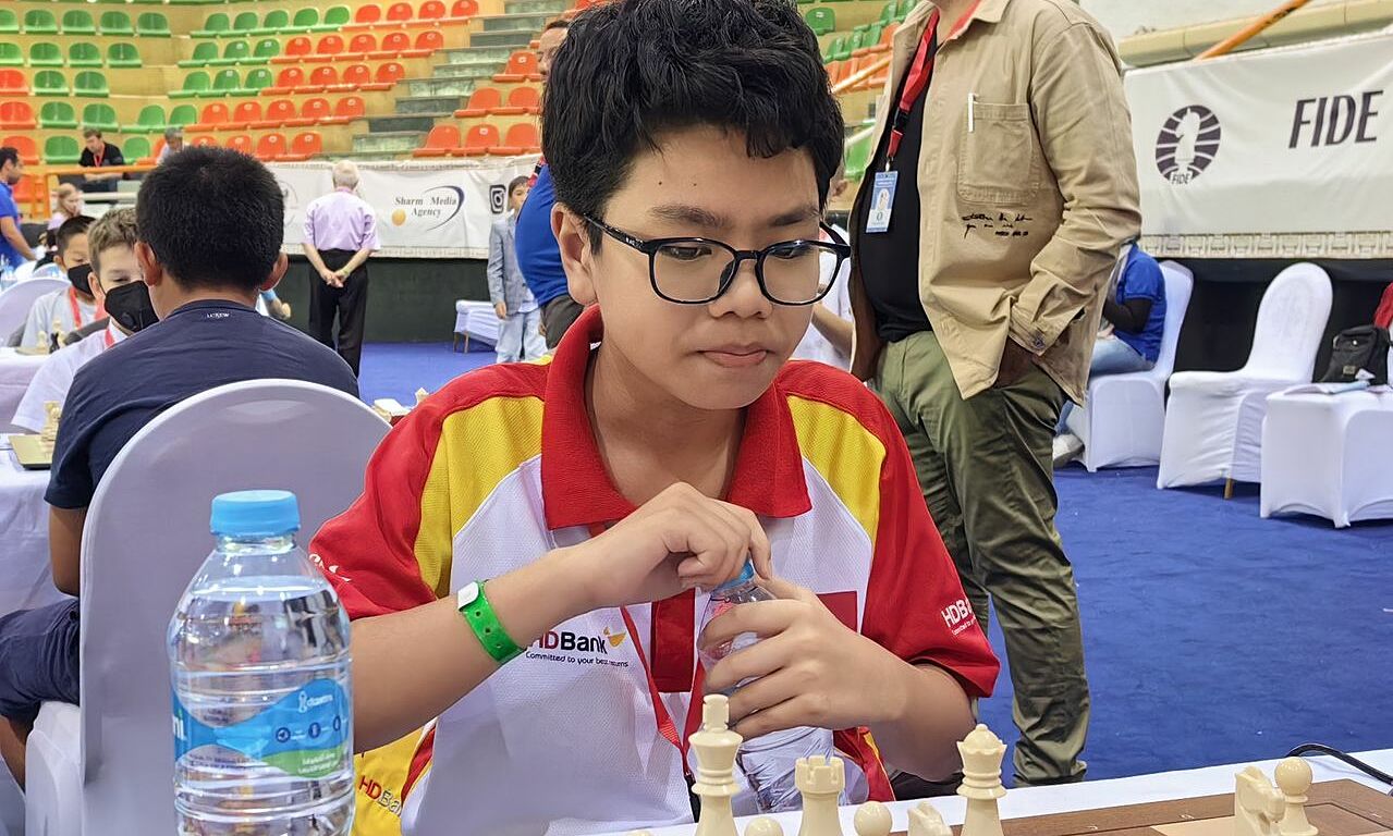 Đầu Khương Duy vô địch U12 thế giới tại thành phố Sharm El Sheikh, Ai Cập tháng 10/2023. Ảnh: FIDE