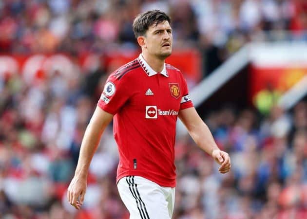 Ten Hag vừa đấm vừa xoa, giải cứu Maguire khỏi vũng lầy tại Man Utd - Bóng Đá