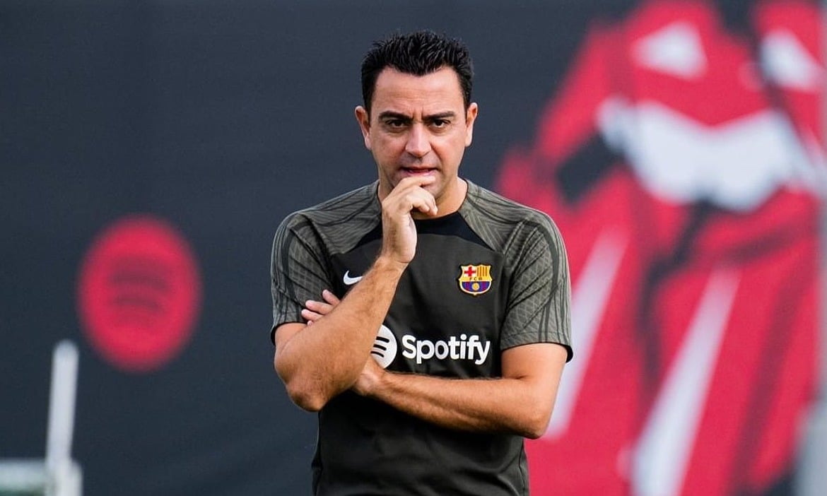 Xavi trên sân tập Barca ngày 23/10. Ảnh: fcbarcelona.com