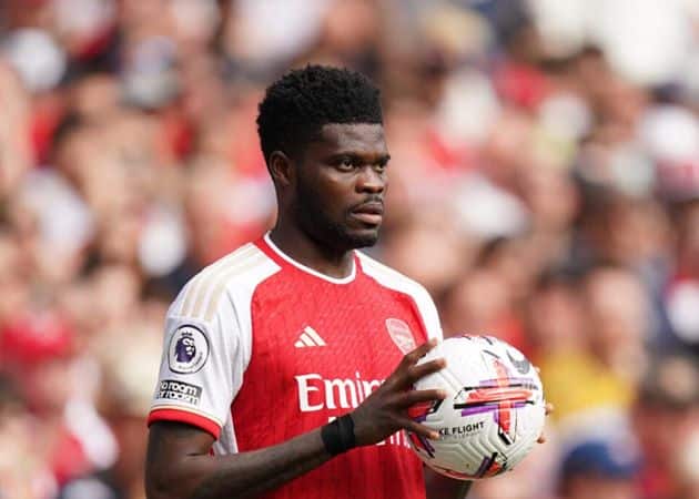 Arsenal hãy thận trọng với tương lai của Thomas Partey - Bóng Đá