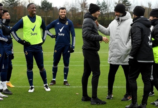 Raul Jimenez sees Wolves team-mates for first time since horror fractured skull as striker visits training ground - Bóng Đá