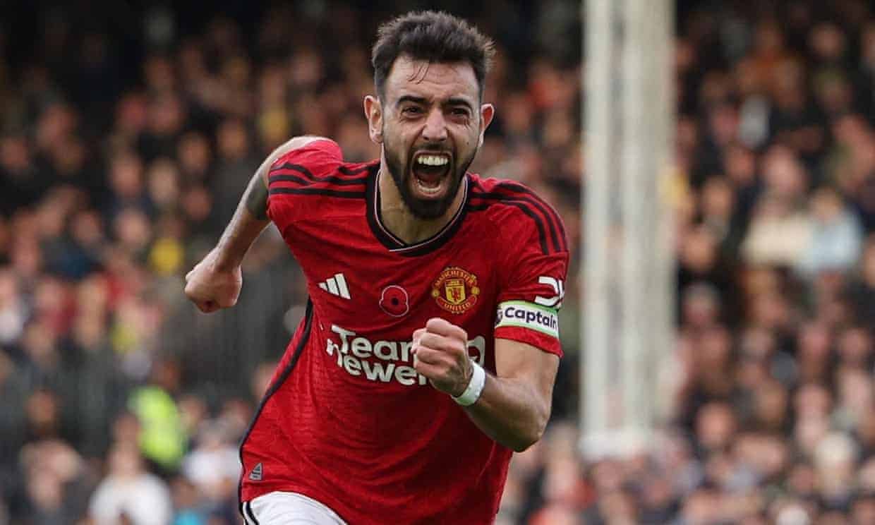 Fernandes mừng sau khi ghi bàn quyết định thắng lợi cho Man Utd trên sân Craven Cottage ngày 4/11. Ảnh: Reuters 