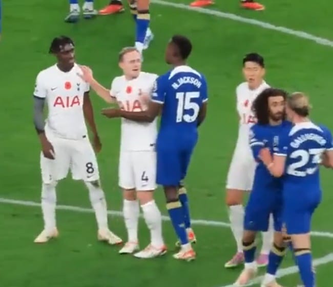 Yves Bissouma refuses to shakes hands with Conor Gallagher - Bóng Đá