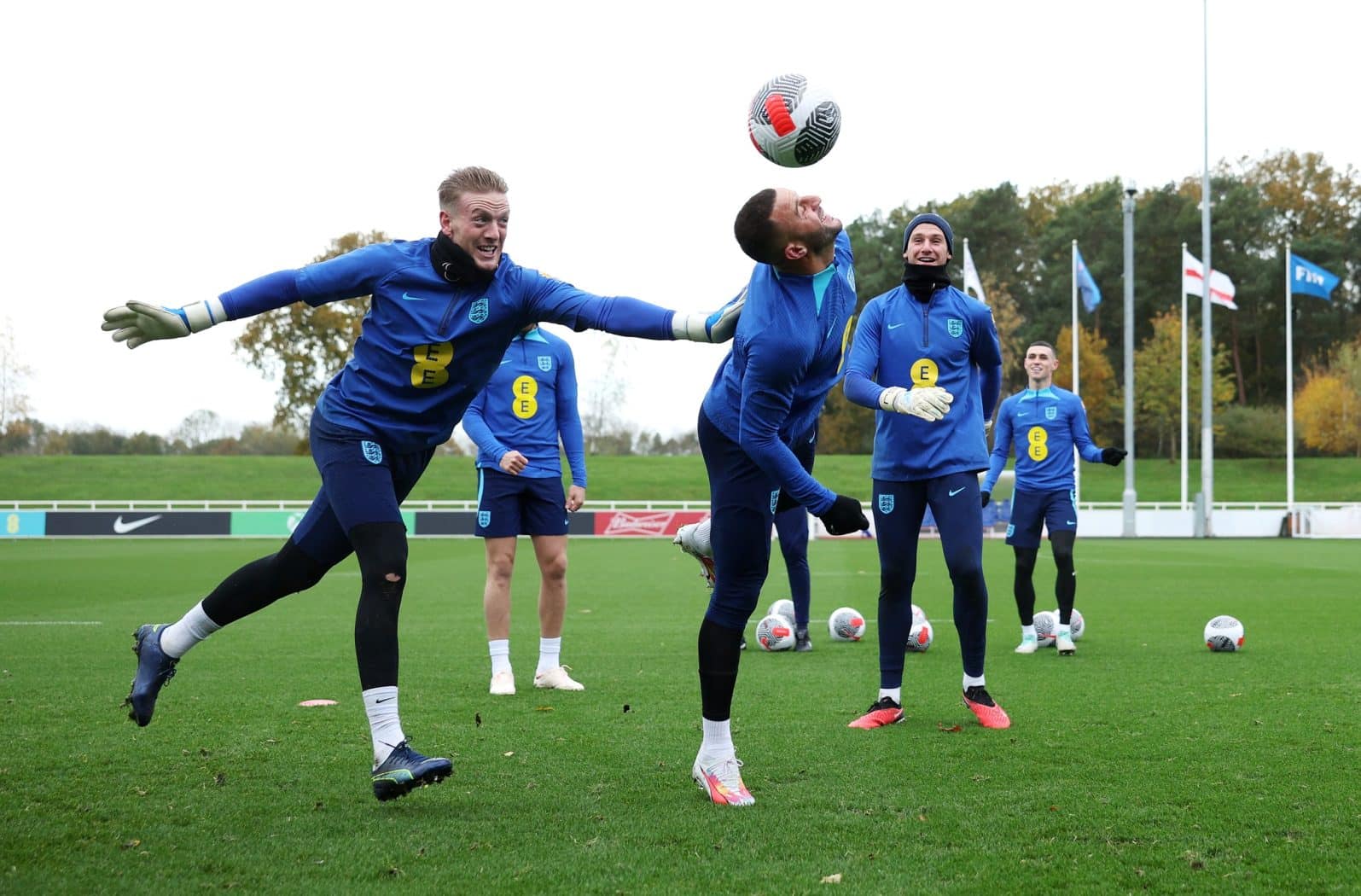 Rashford mất tích; Lộ hình ảnh đáng sợ trên sân tập tuyển Anh - Bóng Đá