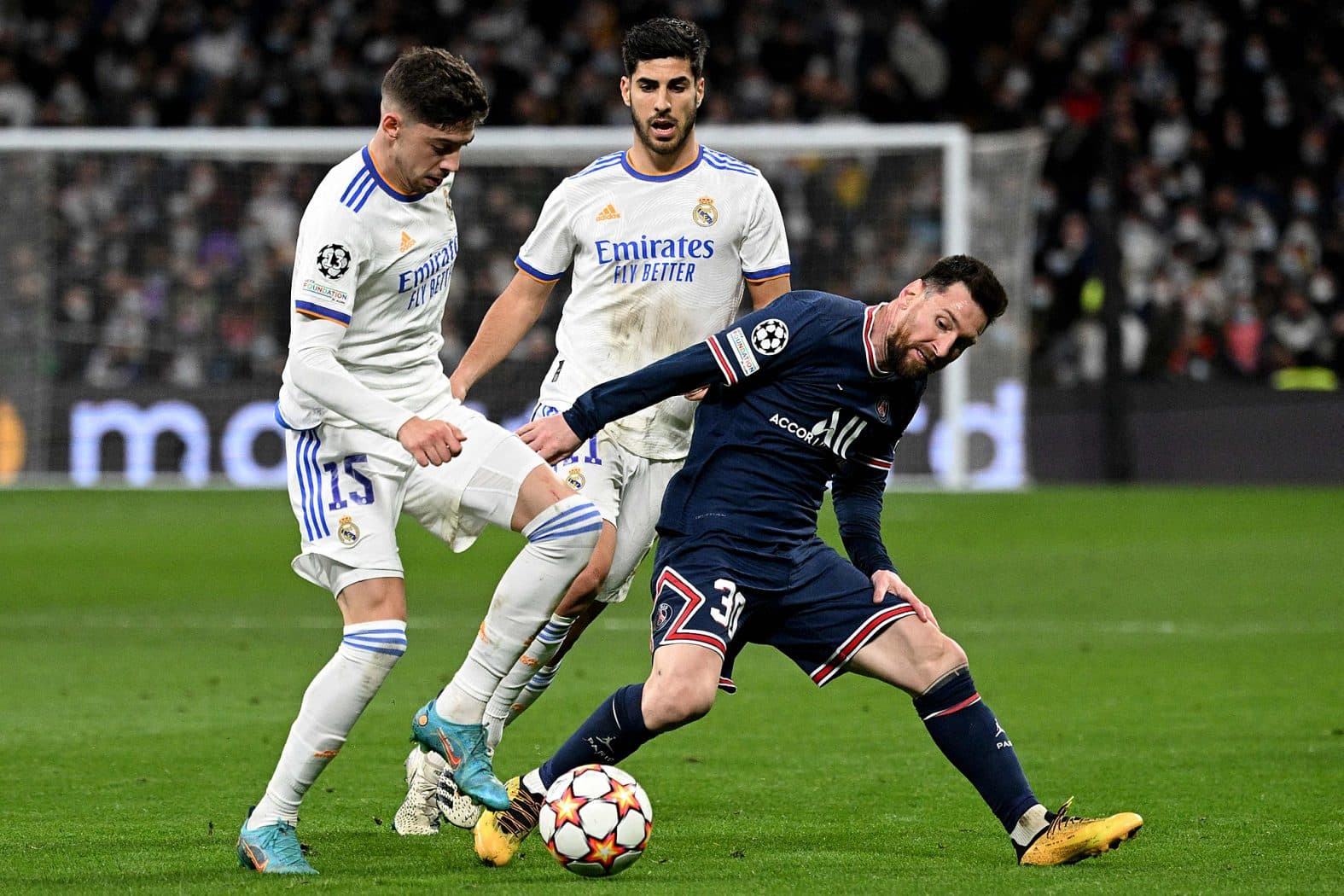 Valverde đối đầu Messi khi Real chạm trán PSG tại Champions League. Ảnh: AFP