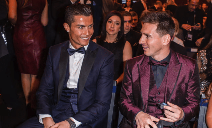 Messi và Ronaldo ở lễ trao giải Quả Bóng Vàng 2015. Ảnh: REX