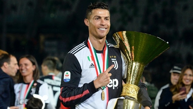 Ronaldo bạc trắng đầu trong ngày Juventus vô địch Serie A - Bóng Đá