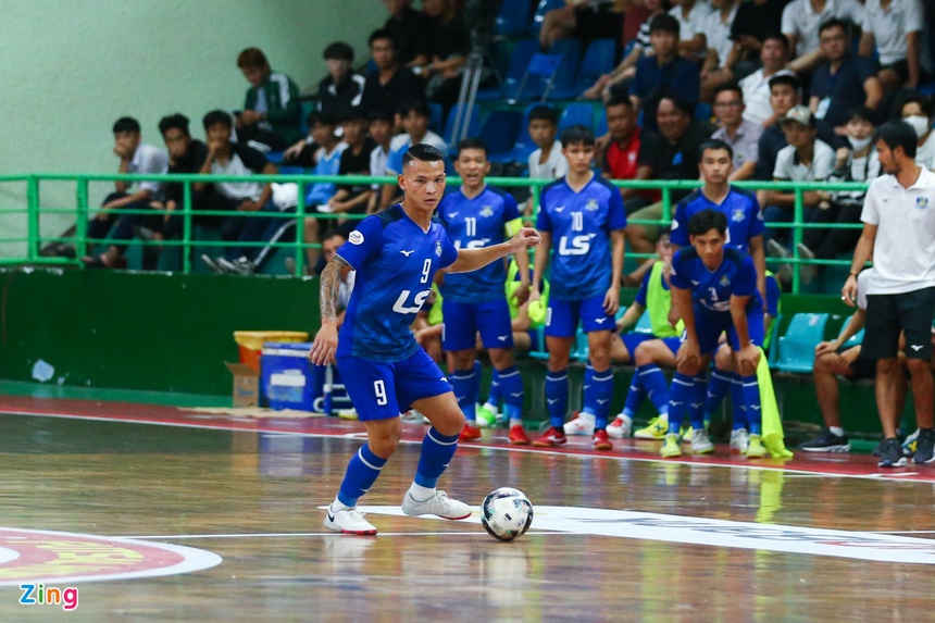 Dàn tuyển thủ futsal Việt Nam bất lực trước CLB Sài Gòn - Bóng Đá