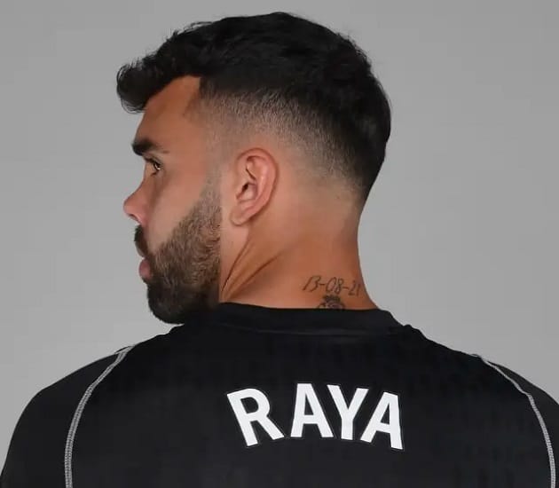 Awkward! New Arsenal goalkeeper David Raya has a neck tattoo - Bóng Đá