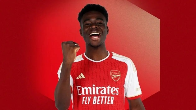 SAK LOOKS BACK Arsenal star Bukayo Saka shows off unseen side in behind-the-scenes photoshoot as he opens up about his childhood - Bóng Đá