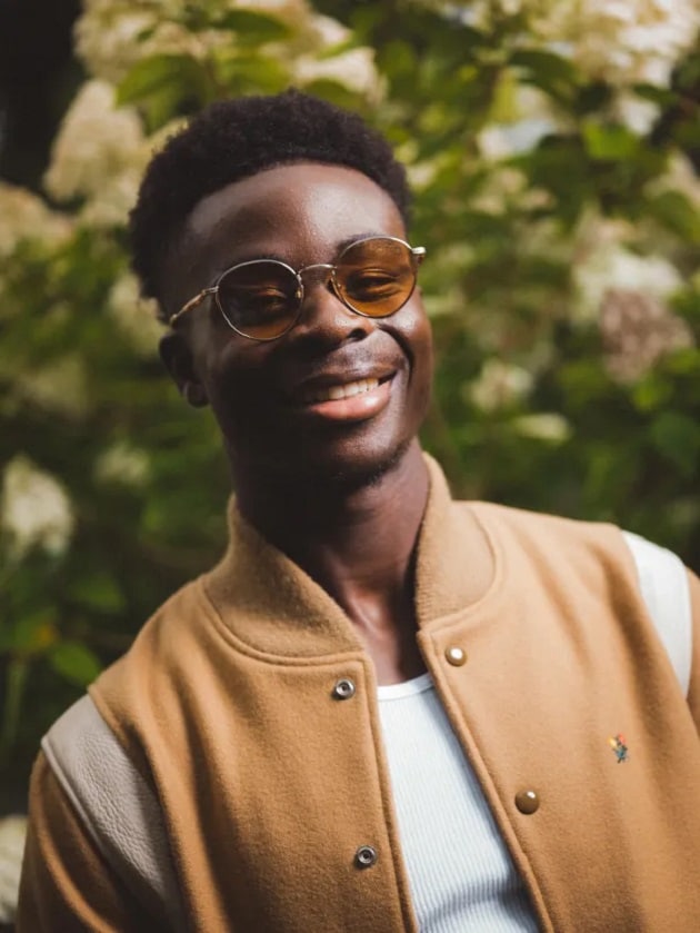 SAK LOOKS BACK Arsenal star Bukayo Saka shows off unseen side in behind-the-scenes photoshoot as he opens up about his childhood - Bóng Đá