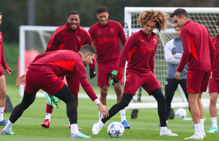 Lộ thái độ Varane; Dàn sao MU tập luyện chuẩn bị đấu Copenhagen - Bóng Đá