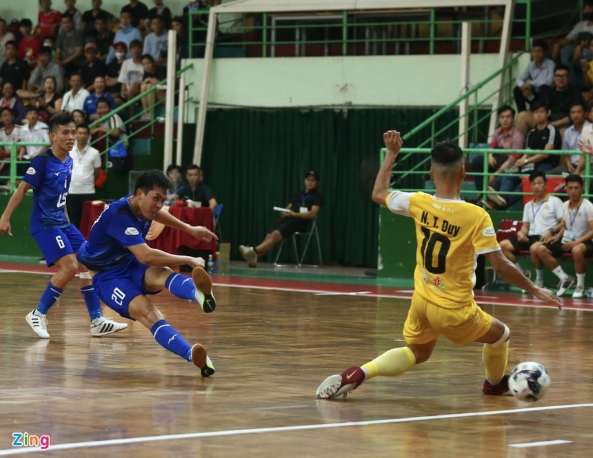 Dàn tuyển thủ futsal Việt Nam bất lực trước CLB Sài Gòn - Bóng Đá