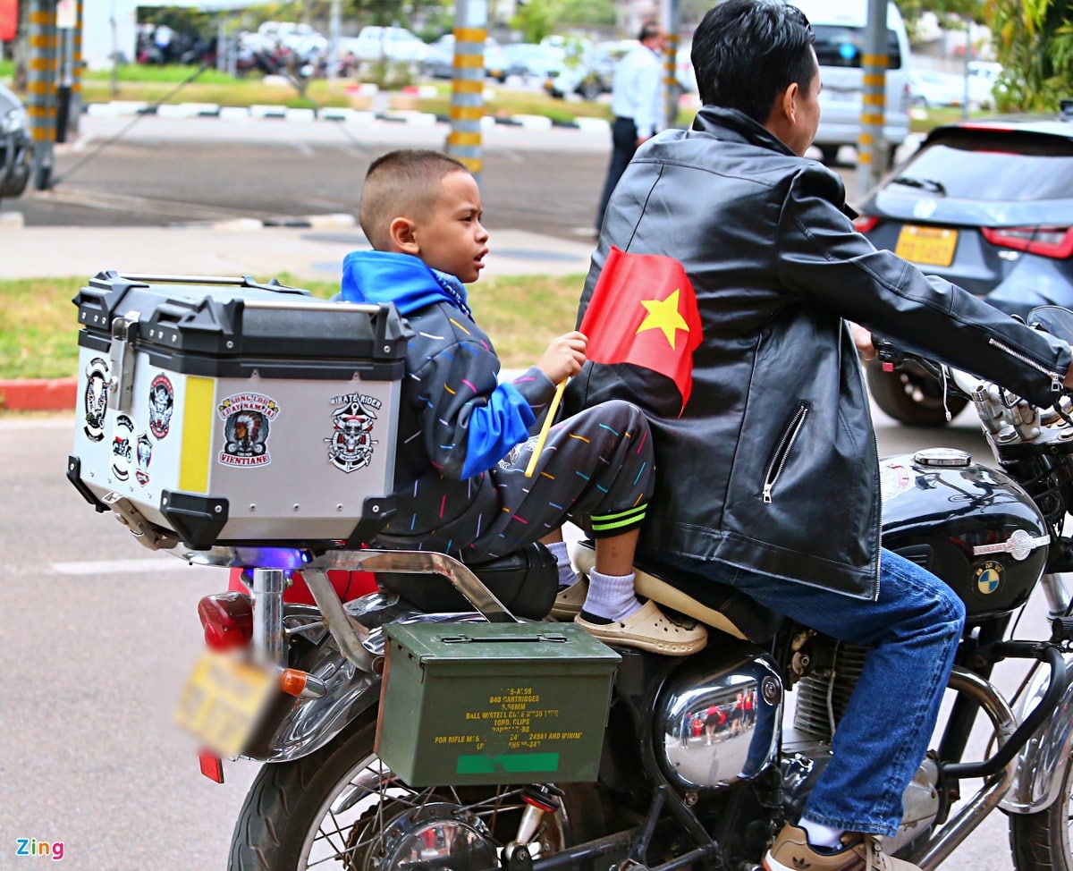 Châu Ngọc Quang được hỗ trợ ở Lào - Bóng Đá